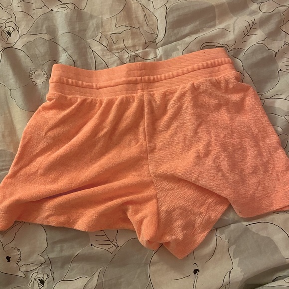 old navy shorts worn once - Picture 2 of 3